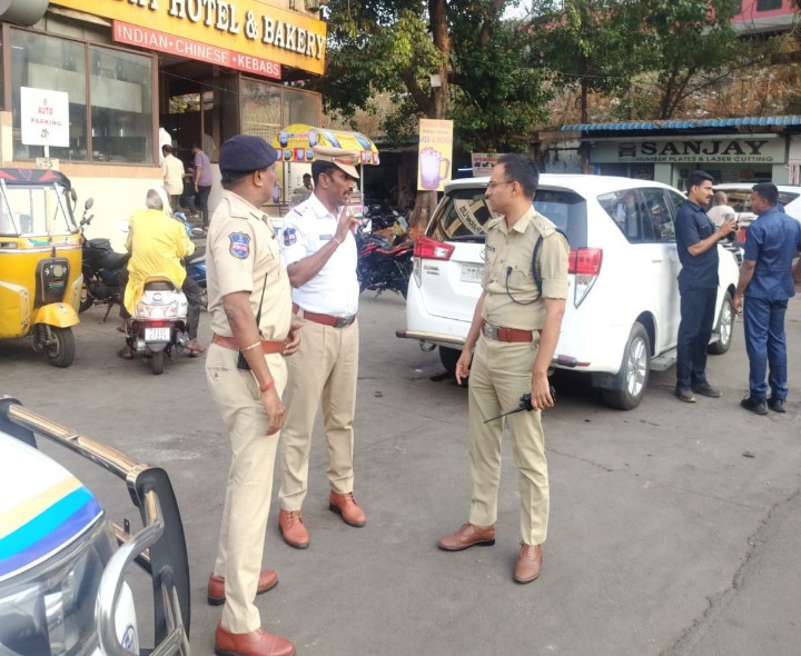 కర్బలా జంక్షన్లను సందర్శించిన ట్రాఫిక్ డీసీపీ