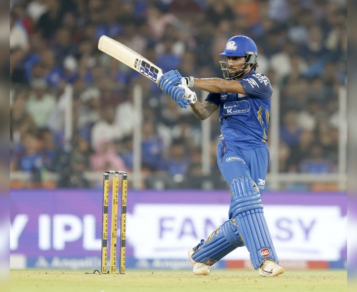 తిలక్ విధ్వంసం.. MI స్కోర్ ఎంతంటే?