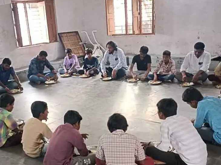 వసతి గృహాన్ని తనిఖీ చేసిన అధికారులు