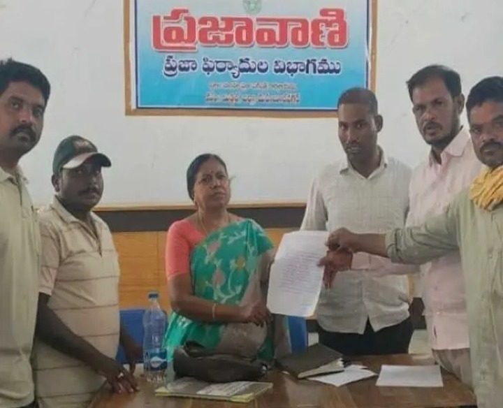 ‘మిడ్జిల్ సంత వేలం రద్దు చేయాలి’