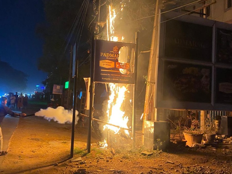 ఒక్కసారిగా బగ్గుమన్న మంటలు.. విద్యుత్ టీం అలర్ట్