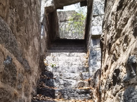 బత్తిస్ ఘడ్ కోటలో రహస్య మెట్లబావి