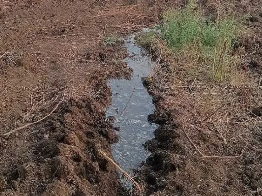 మిషన్ భగీరథ పైపు లీకేజీ.. నీరు కలుషితం