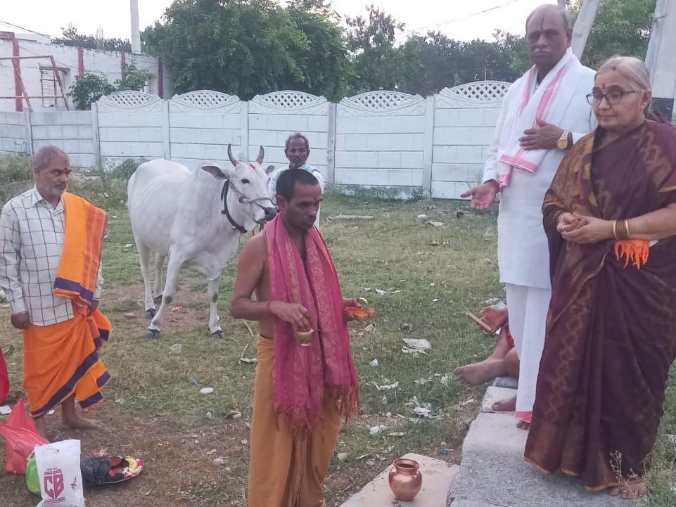 మినీ కళ్యాణ మండపానికి భూమి పూజ