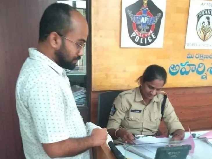 విశ్రాంత ఉద్యోగులపై పోలీసులకు STO పిర్యాదు