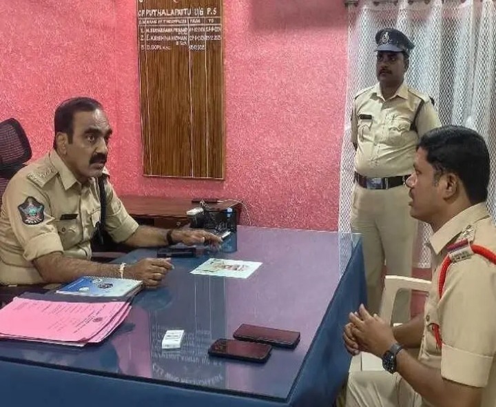పూతలపట్టు పోలీస్ స్టేషన్‌లో డీఎస్పీ ఆకస్మిక తనిఖీ