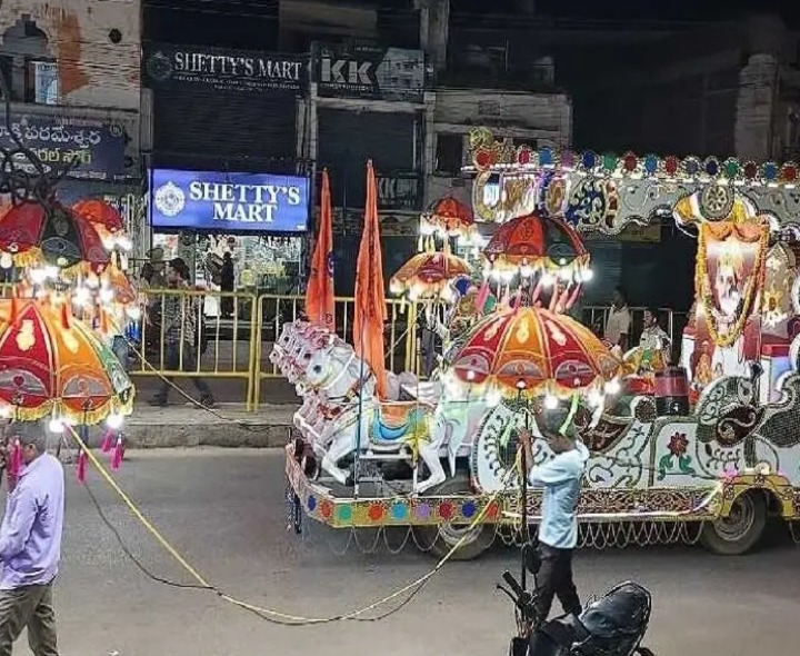 పరిగిలో ఘనంగా బసవేశ్వరుని ఊరేగింపు