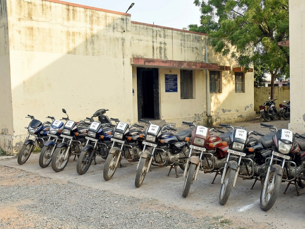 హయత్‌నగర్‌లో బైక్ వేలం.. ఆసక్తిగల వారికి అవకాశం