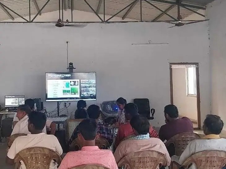 ప్రత్యక్ష కార్యక్రమాన్ని రైతు వేదికల్లో వీక్షించిన రైతులు