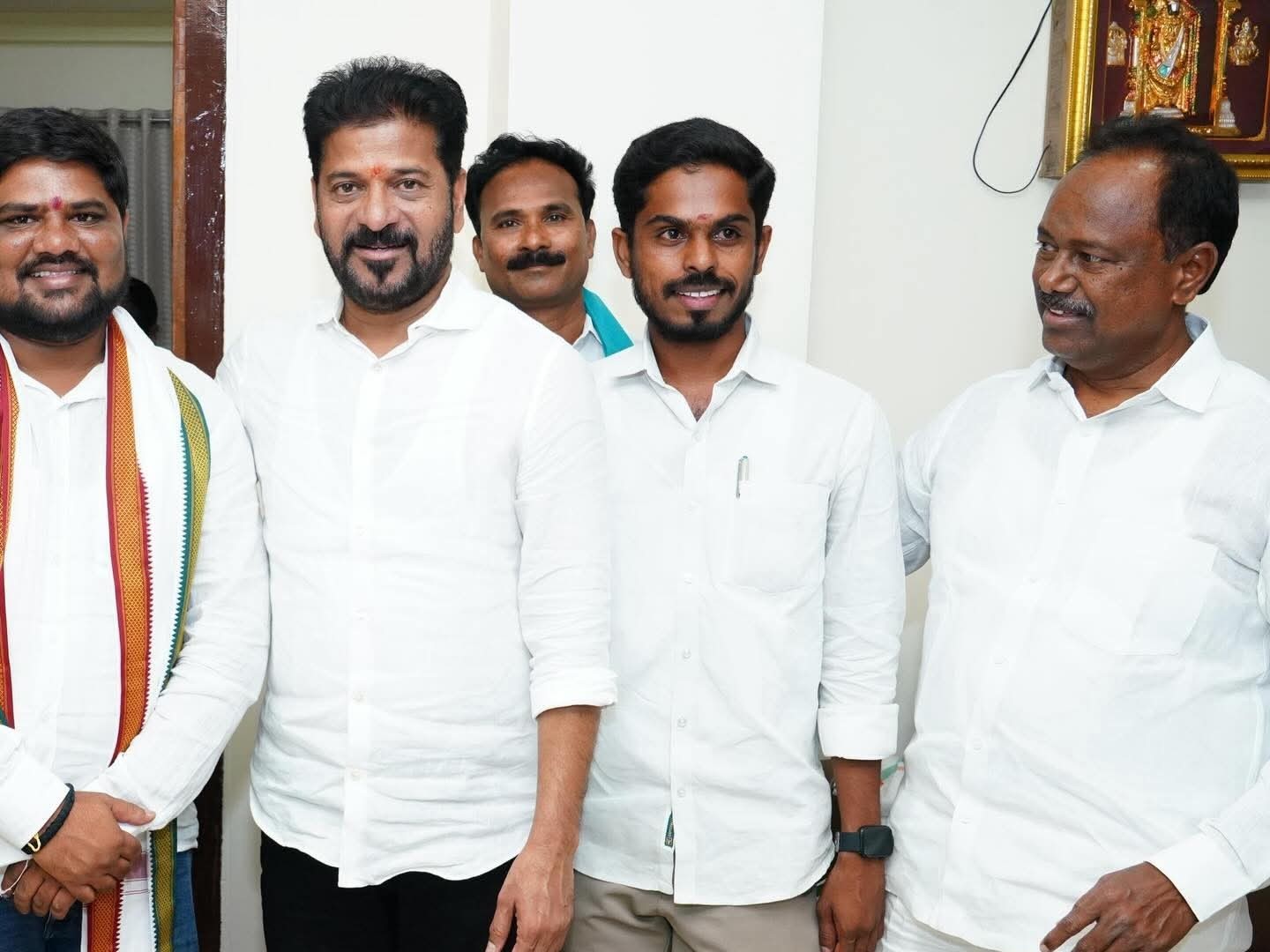 సీఎం రేవంత్ రెడ్డిని కలిసిన భూపాలపల్లి నేతలు