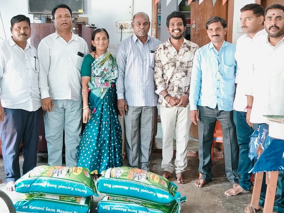 వృద్ధులకు అండగా నిలవడం మన కర్తవ్యం