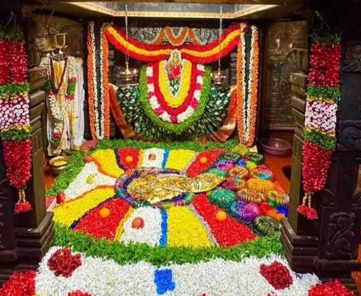 ప్రత్యేక అలంకరణలో బల్కంపేట అమ్మవారు