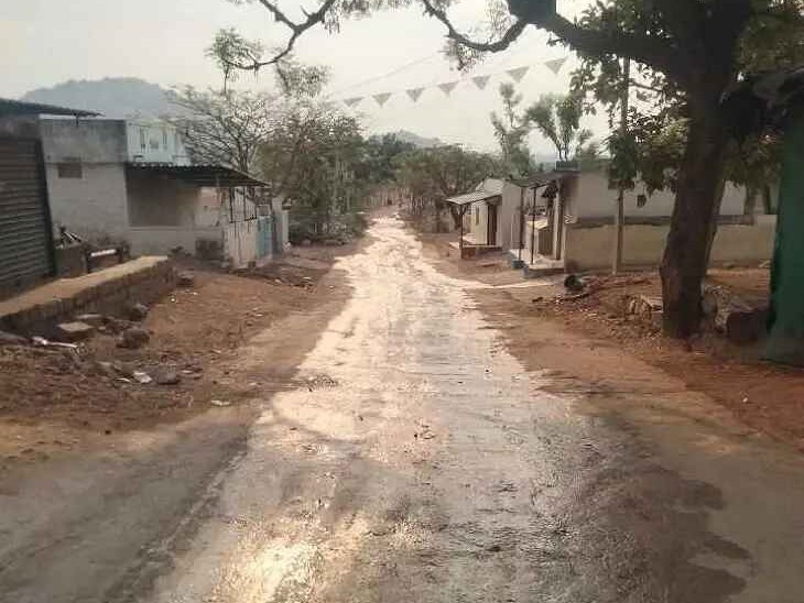 మురుగు సమస్యతో గ్రామస్థుల ఇబ్బంది