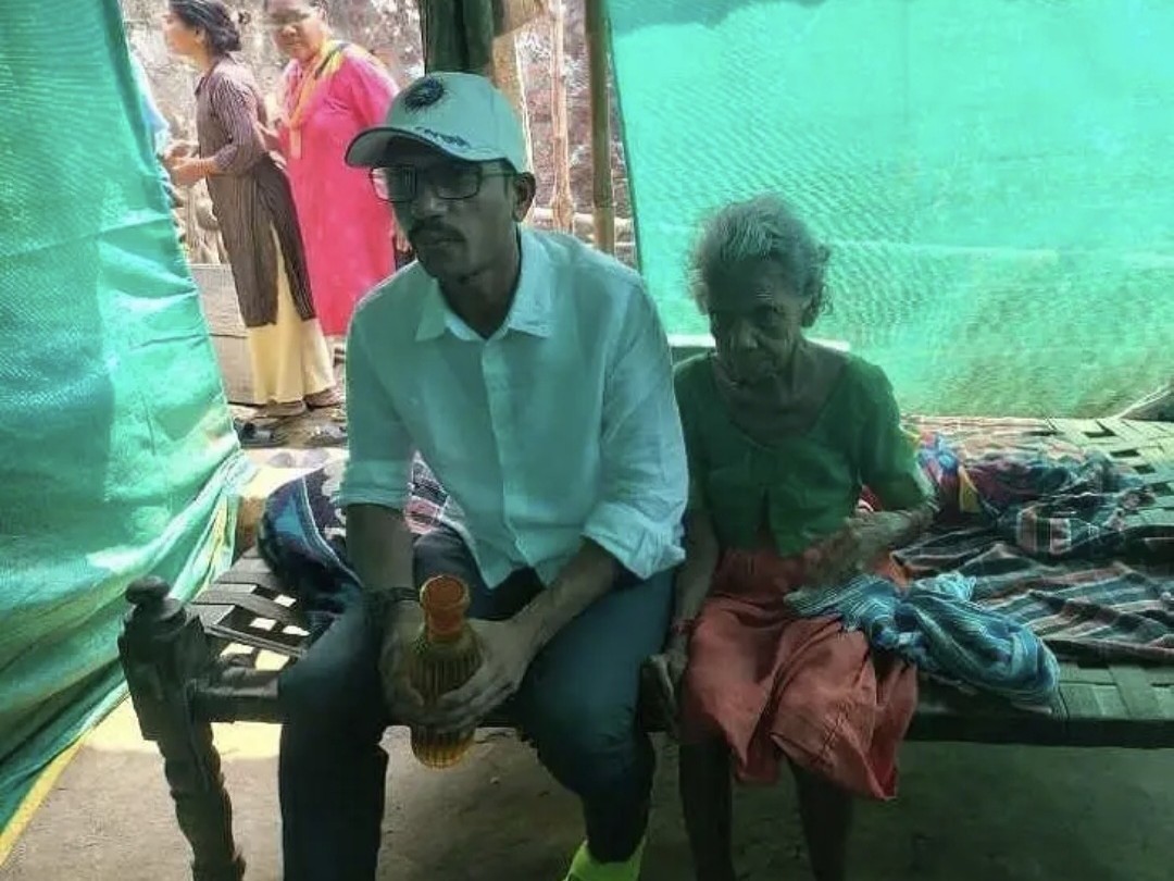 30 ఏళ్ల తర్వాత తల్లిని కలిసిన మాజీ నక్సలైట్ దామోదర్