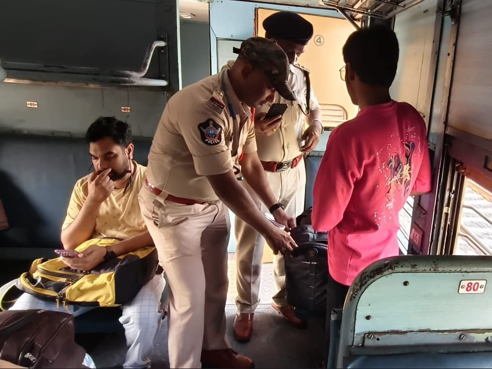 గంజాయి అక్రమ రవాణ నియంత్రణే లక్ష్యంగా తనిఖీలు