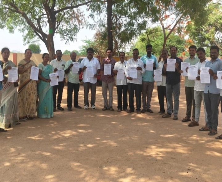 ‘ఉపాధ్యాయుల సమస్యలపై ప్రభుత్వం స్పందించాలి’