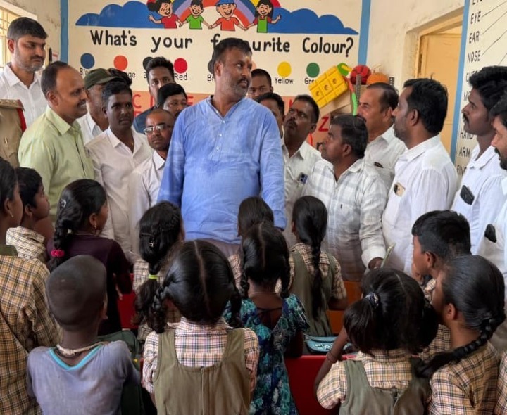 బెస్తపల్లి స్కూల్‌లో మంత్రి ఆకస్మిక తనిఖీ