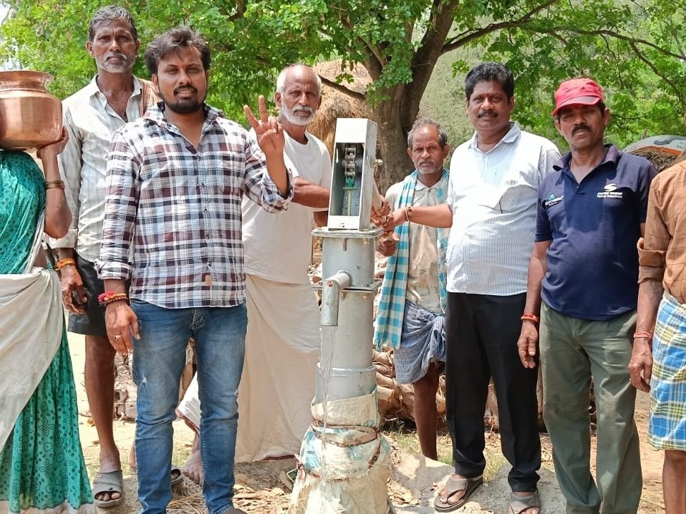 కొత్త బోరును ఏర్పాటు చేయించిన ఎంపీ