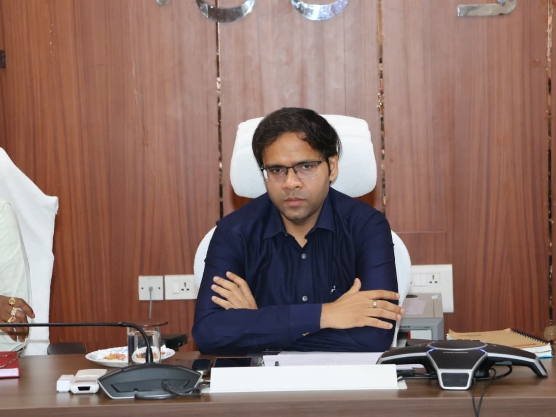 ధాన్యం కొనుగోళ్లు వేగవంతం చేయాలి: కలెక్టర్