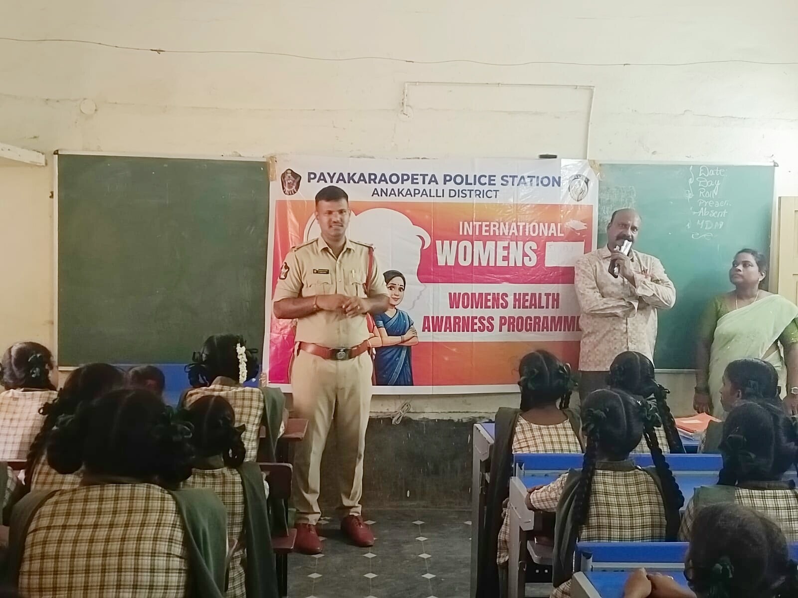 ‘సైబర్ నేరాలు పట్ల అప్రమత్తంగా ఉండాలి’