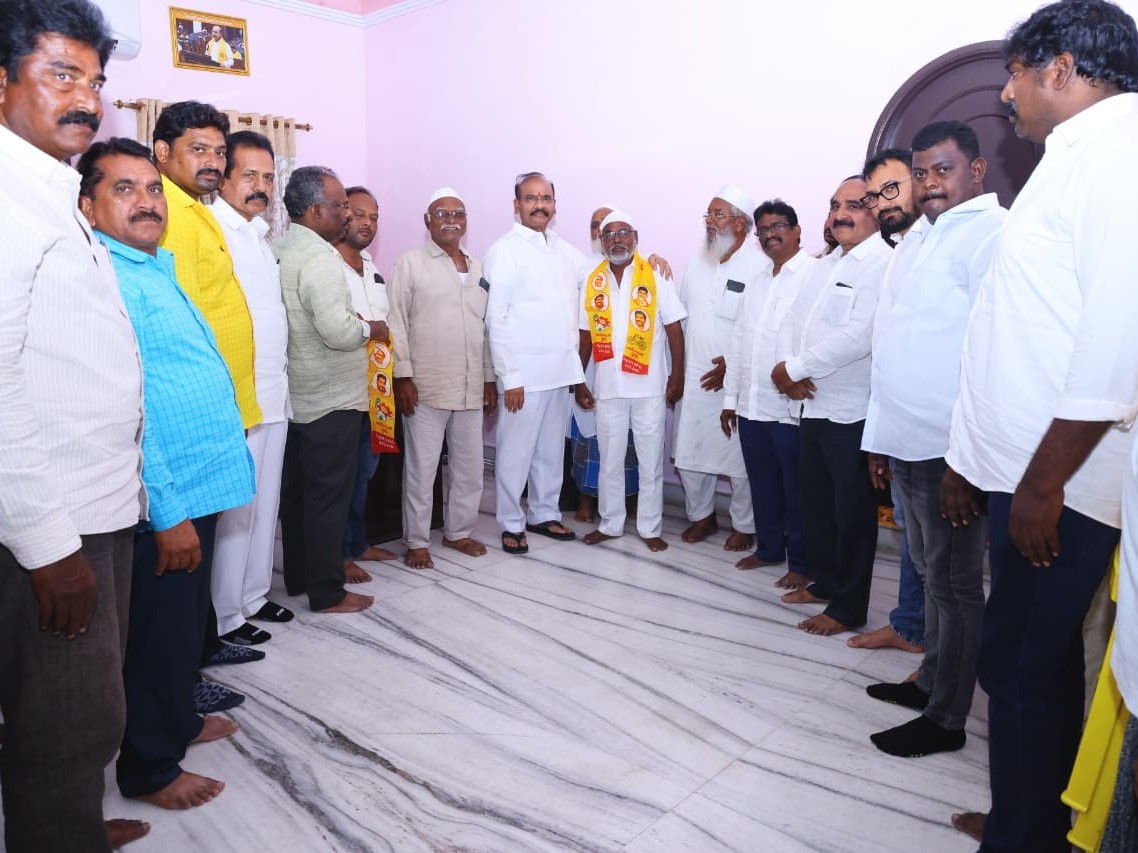 టీడీపీలో చేరిన మాజీ వైస్‌ ఛైర్మన్‌