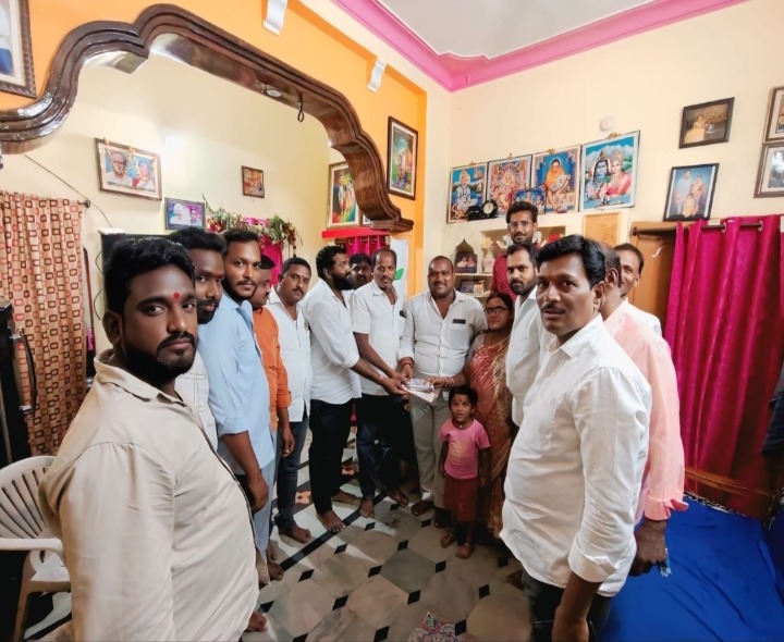 బొడ్రాయి పన ప్రతిష్ట కోసం రూ.35 వేల విరాళం