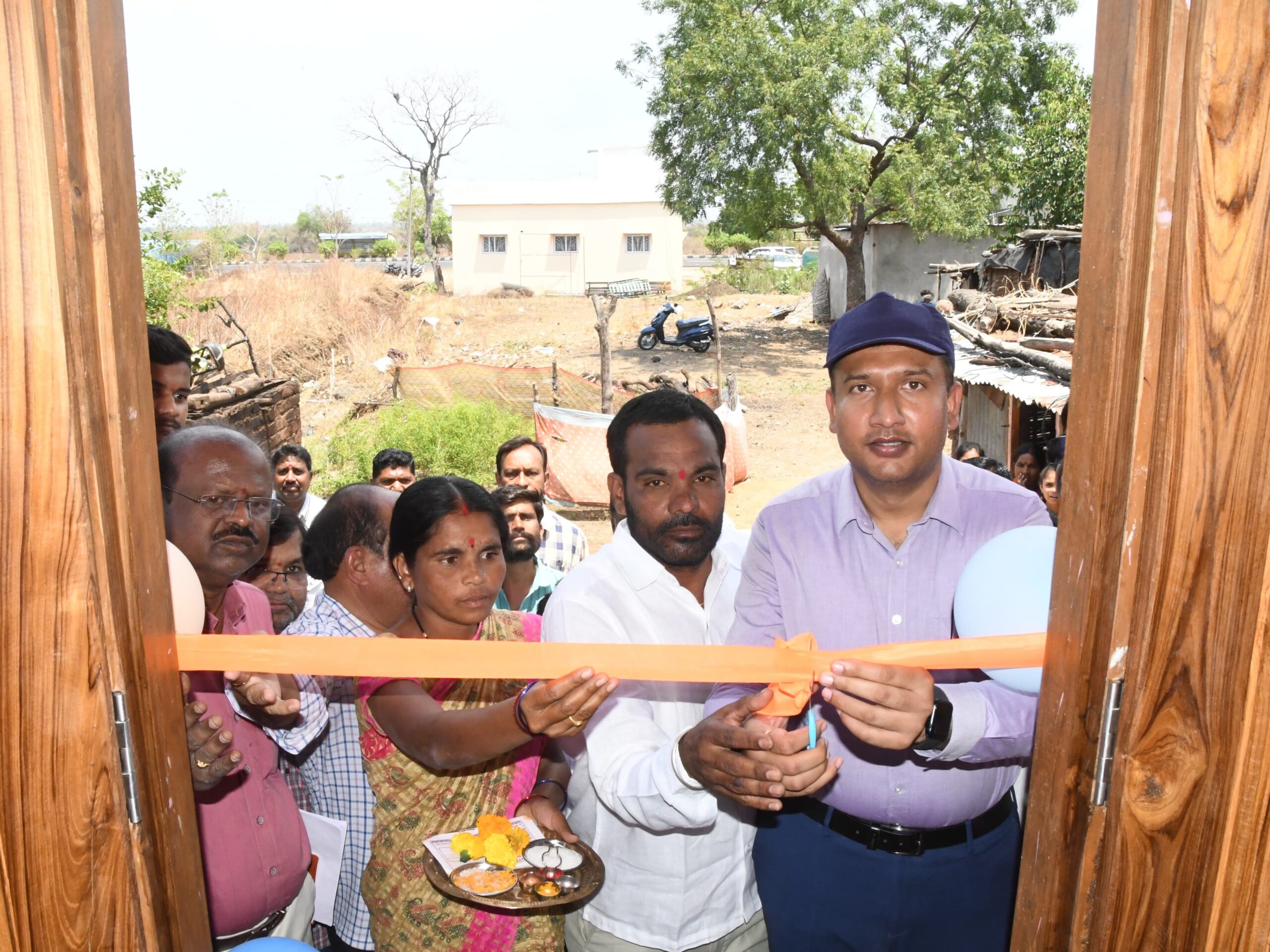 గృహప్రవేశ కార్యక్రమంలో పాల్గొన్న కలెక్టర్