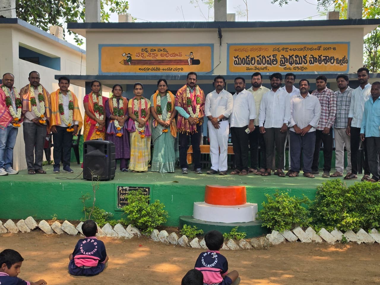 రాష్ట్ర ప్రశంసలు అందుకున్న  ప్రభుత్వ ఉపాధ్యాయుడు