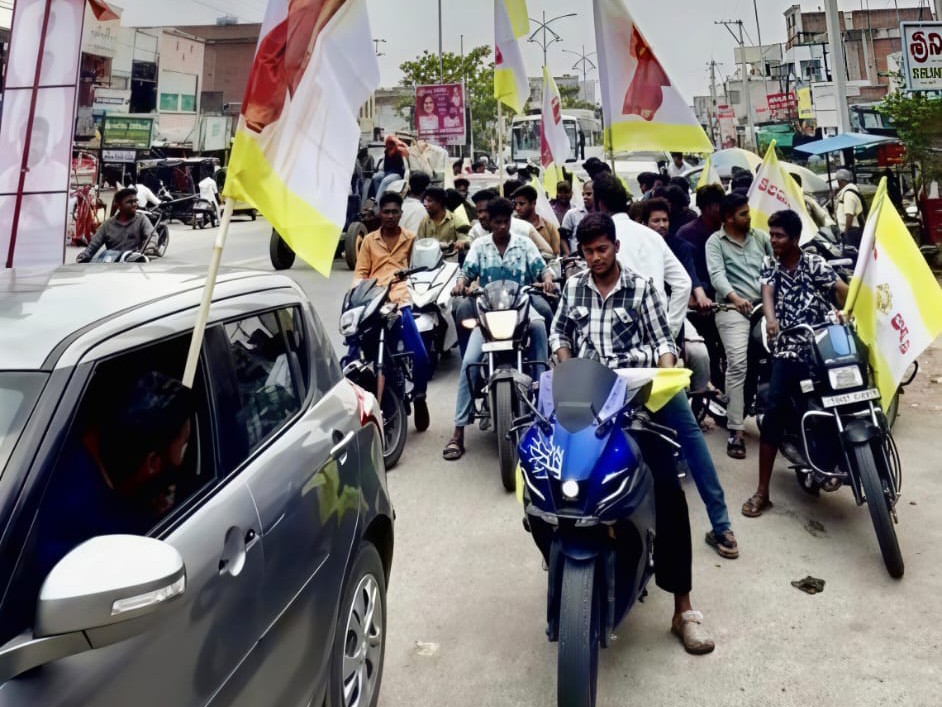 భారీ బైక్ ర్యాలీ.. హోరెత్తిన సాగర్ హైవే