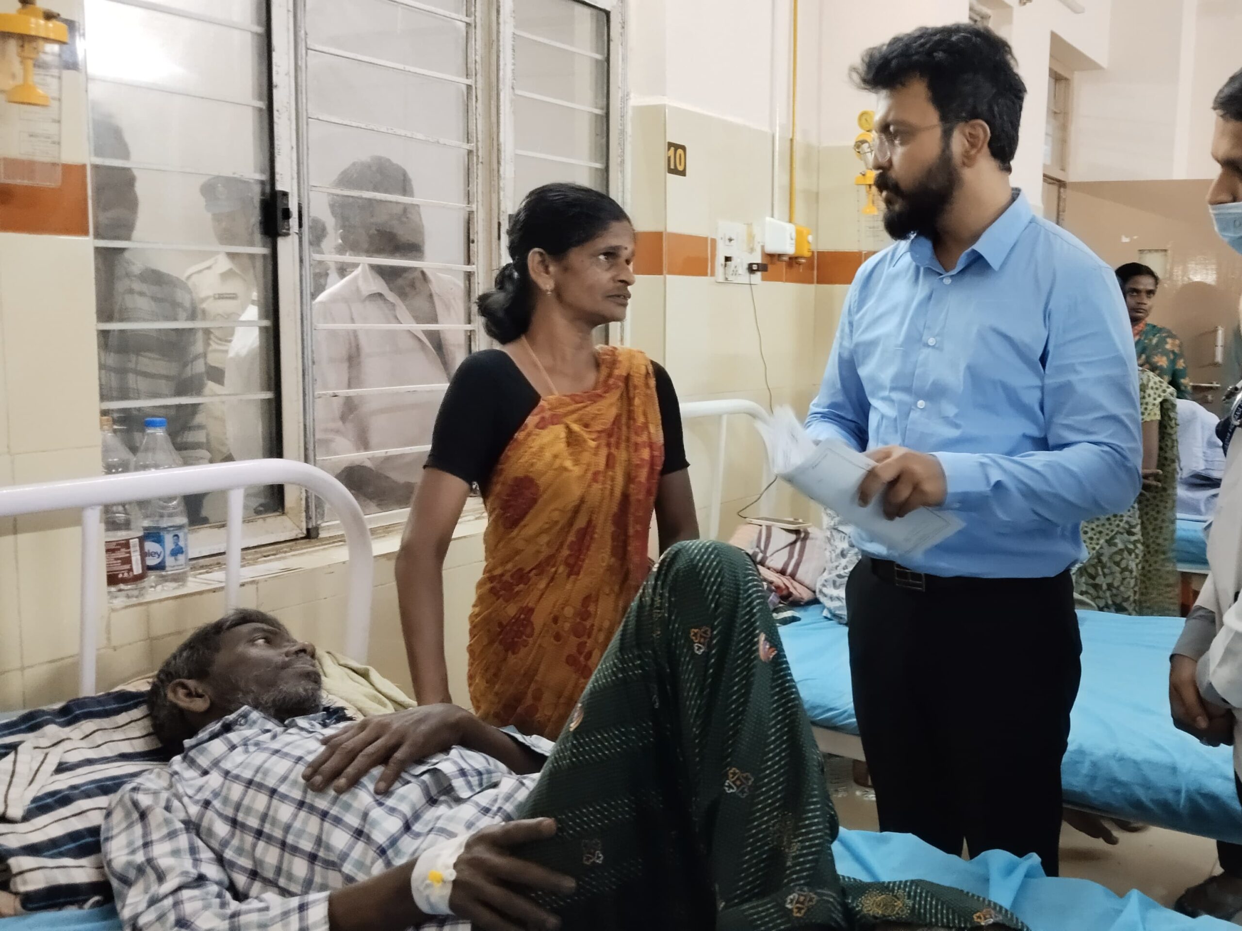 ప్రభుత్వ వైద్యశాలను సందర్శించిన కలెక్టర్