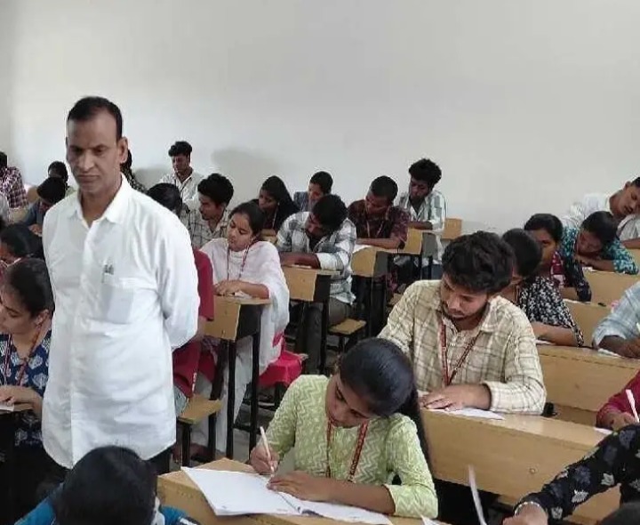 జీజీ కళాశాలలో సెమిస్టర్ పరీక్షలు.. ఒకరు డిబార్