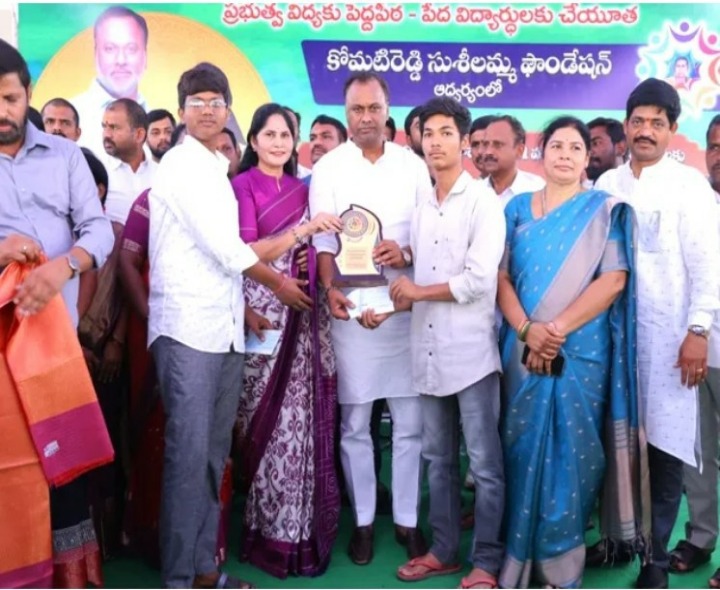 ‘ప్రతి విద్యార్థి పది మందికి సహాయం చేసే స్థాయికి ఎదగాలి’