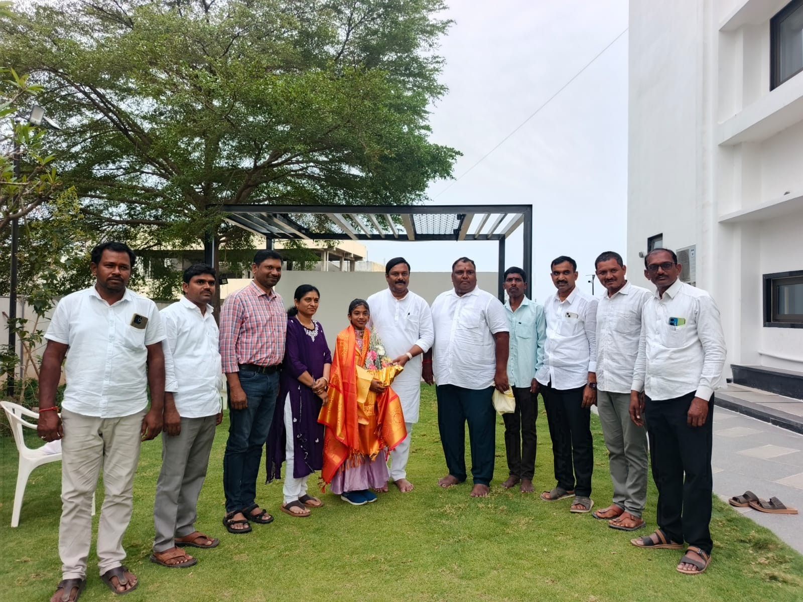 మంచు పర్వతంపై చిన్నారి కూచిపూడి నృత్యం