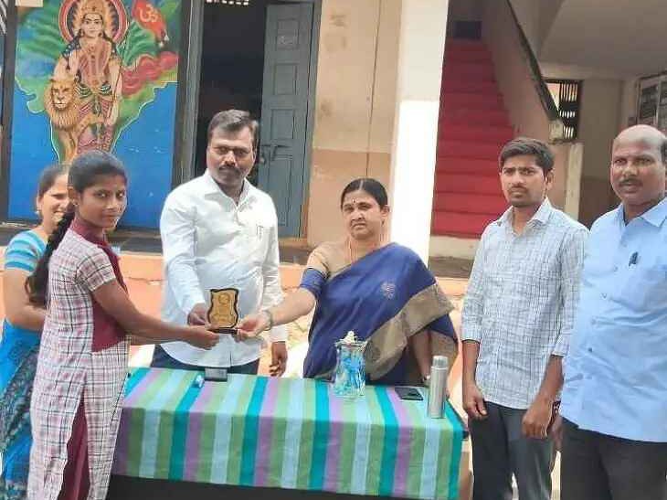 ‘చదువుకొని ఉన్నతమైన శిఖరాలకు చేరుకోవాలి’