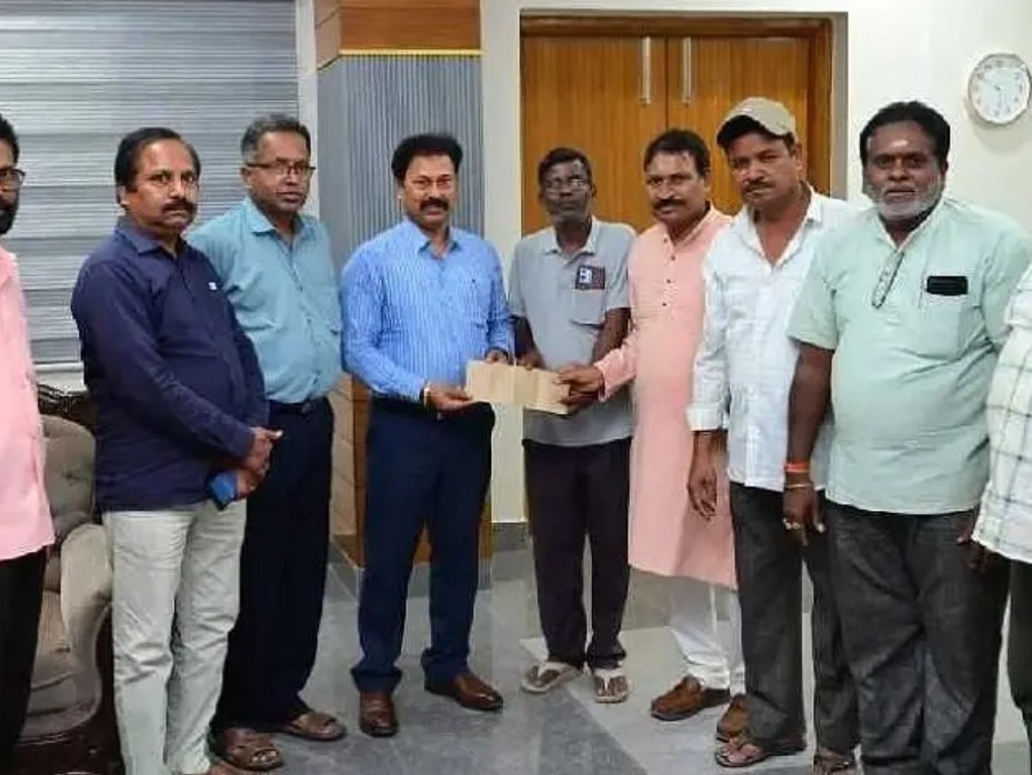 హార్టికల్చర్ బీఎస్సీ విద్యార్థినికి ఆర్థిక సహాయం