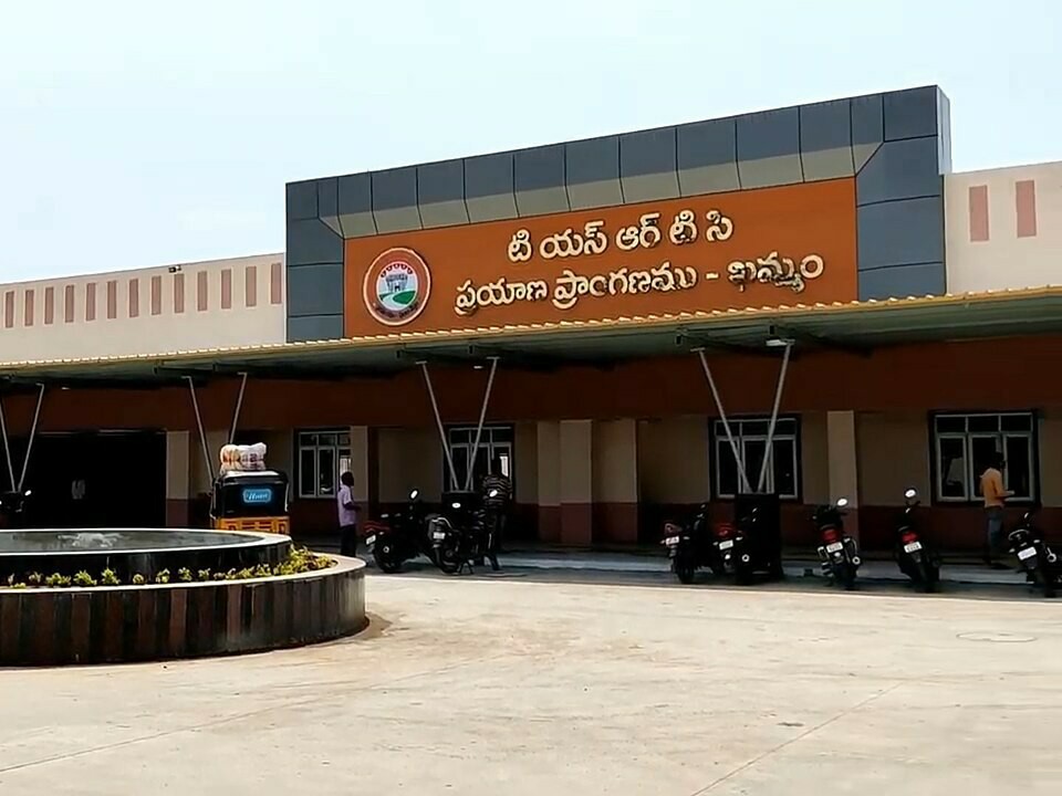 జిల్లాలో నిలిచిపోనున్న 608 బస్సు సర్వీసులు