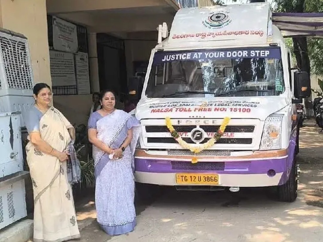 మొబైల్ లోక్ అదాలత్ వాహనం ప్రారంభం
