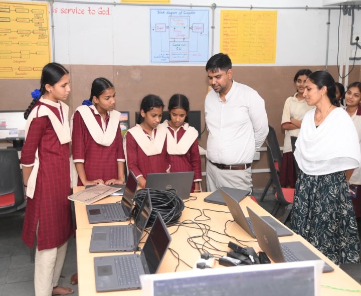 ‘వసతి గృహాల్లో విద్యార్థులకు అన్ని సౌకర్యాలు కల్పించాలి’