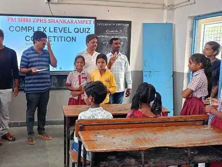 క్విజ్ విజేతలకు బహుమతుల ప్రదానం