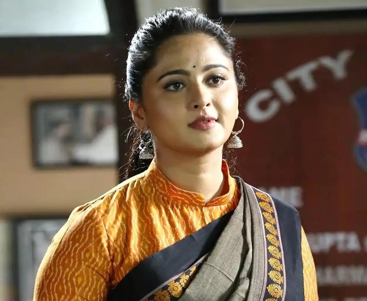 టాలీవుడ్ కుర్ర హీరోతో అనుష్క మూవీ?