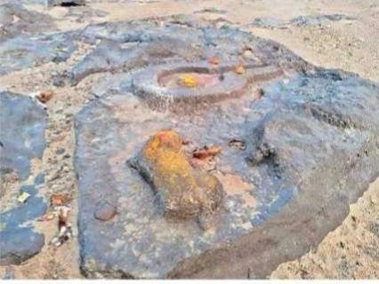పురాతన శివలింగం లభ్యం