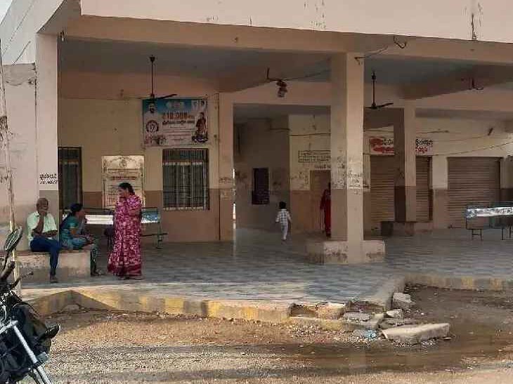 మద్దూర్ బస్టాండ్‌లో ప్రయాణికుల అవస్థలు