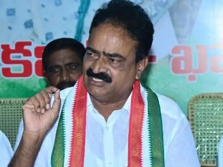 ‘స్వార్థం కోసం పార్టీలు మారే వ్యక్తి పువ్వాడ అజయ్’