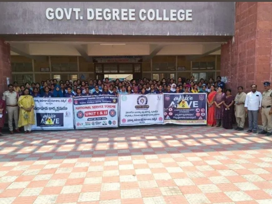 గజ్వేల్లో రోడ్డు భద్రతపై అవగాహన ర్యాలీ