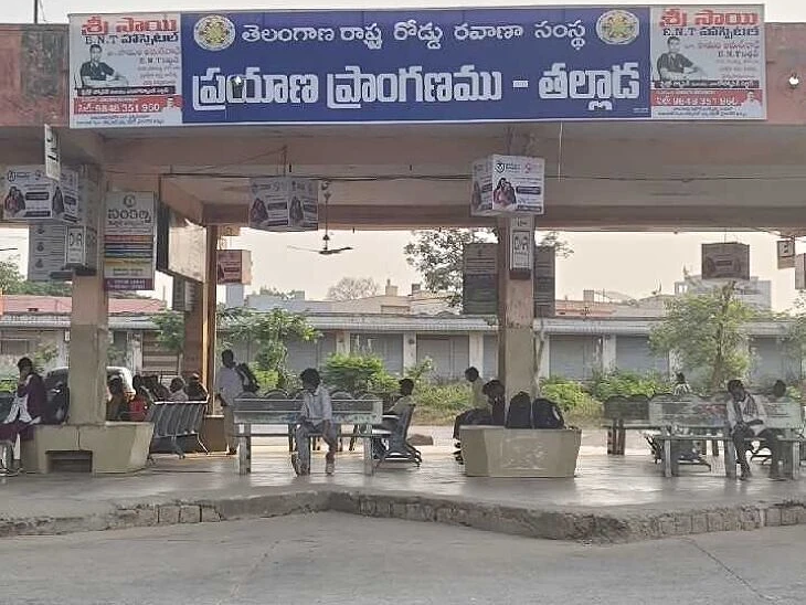 ప్రయాణికులు లేక నిర్మానుషంగా తల్లాడ బస్టాండ్