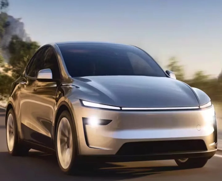 భారత్‌లో టెస్లా కొత్త మోడల్ కారు విడుదల