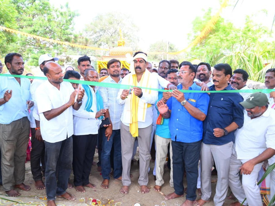 ఆలయ అభివృద్ధికి ఎల్లప్పుడూ సహకరిస్తా: ఎమ్మెల్యే