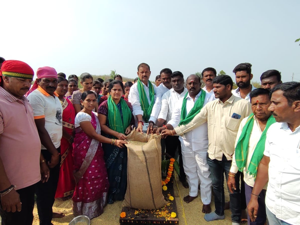 దళారులకు ధాన్యం అమ్మి మోసపోవద్దు