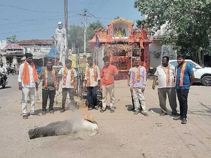 ధర్పల్లిలో మల్లికార్జున్ ఖర్గే దిష్టిబొమ్మ దగ్ధం