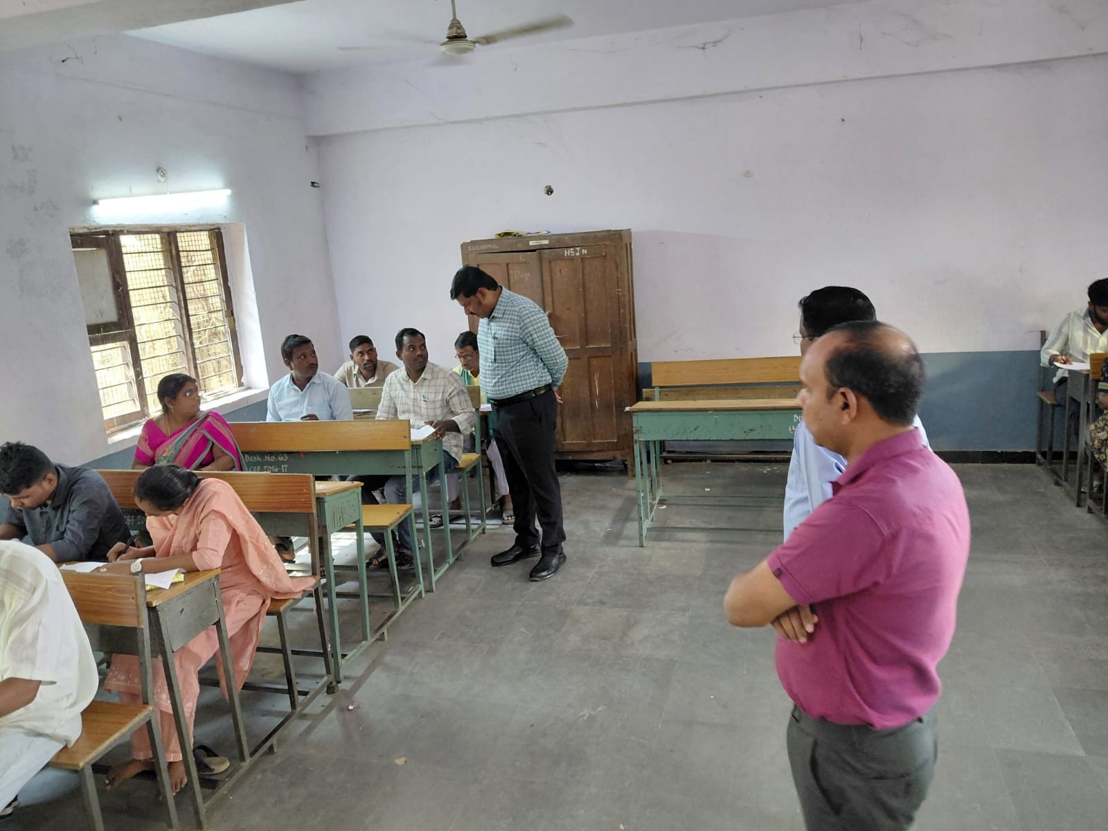 పరీక్షా కేంద్రాలను తనిఖీ చేసిన అదనపు కలెక్టర్